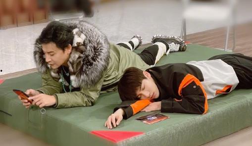 娱乐吃瓜社尼格买提,娱乐吃瓜社的明星主持